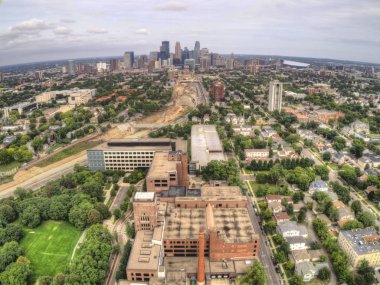 Minneapolis, Amerika Birleşik Devletleri 'nin orta batısında yer alan bir şehirdir.