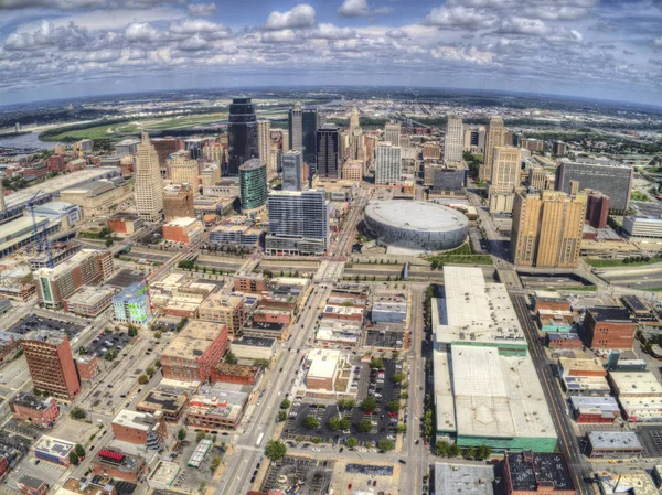 Kansas, Orta Batı 'da büyük bir şehirdir.