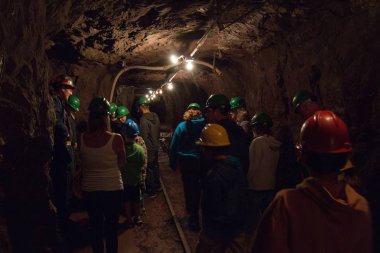 Güney Minnesota 'daki Soudan-Vermillion State Park şu anda bilim deneyleri ve yeraltı turları için kullanılan bir oluşum alanı.