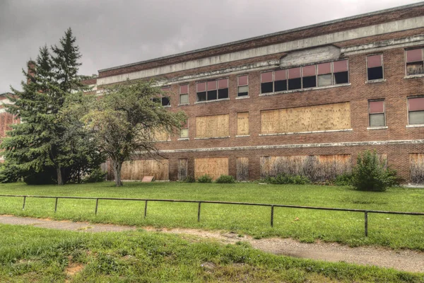 底特律中西部城市有数千座被人类和工业遗弃的建筑 — 图库照片