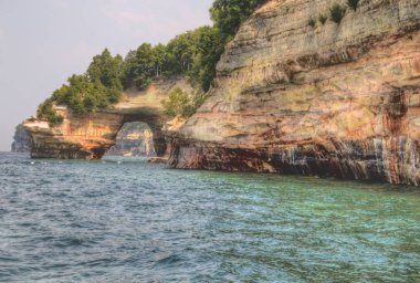 Boyalı Kayalar, Michigan 'ın Yukarı Yarımadası' nda bulunan bir ulusal göldür.