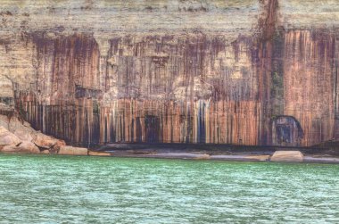 Boyalı Kayalar, Michigan 'ın Yukarı Yarımadası' nda bulunan bir ulusal göldür.
