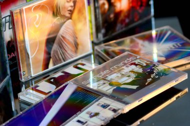 80 'lerden ve 90' ların en ünlü müzik, kapak ve yakın çekim makro fotoğrafçılarından CD kapakları