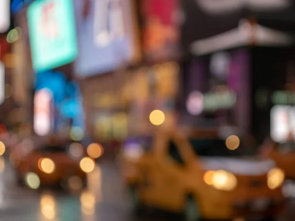 Disparo Deliberadamente Desenfocado Taxis Amarillos Acercándose Por Times Square Nueva — Foto de Stock