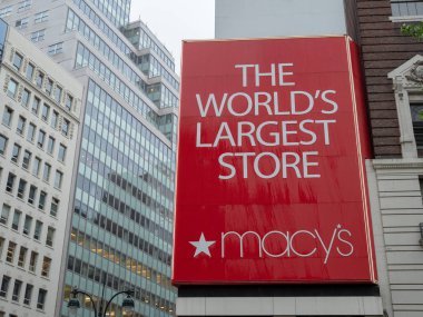 New York, Ny 16 Mayıs 2018 - tarihi Macys amiral gemisi perakende New York Herald Meydanı konumda depolamak. Bu dünyanın en büyük alışveriş merkezleri biridir.