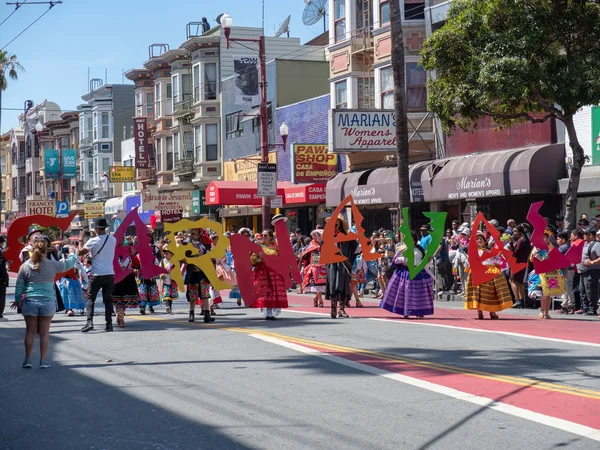 San Francisco Fortsätter Maj 2018 Demonstranter Årliga Carnaval Festival San — Stockfoto
