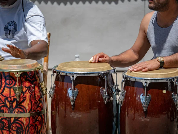 Algunos Artistas Callejeros Tocan Ritmo Tambores Mexicanos Conga Aire Libre — Foto de Stock