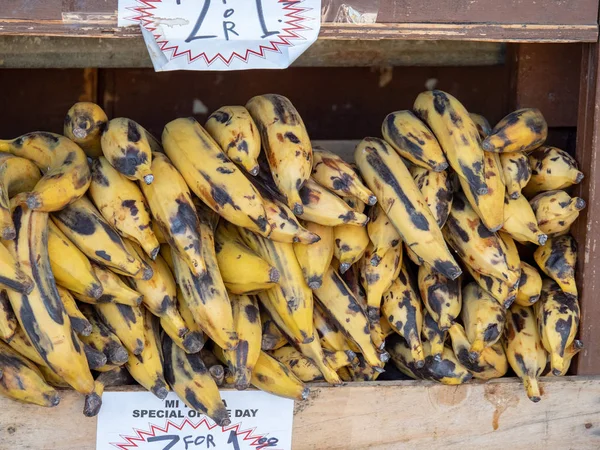 Montículo Plátanos Sentado Fuera Del Mercado Mexicano Comestibles — Foto de Stock