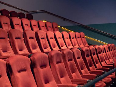 Boş bir tiyatro bazı portakal, art deco bulanık film tiyatro koltukları