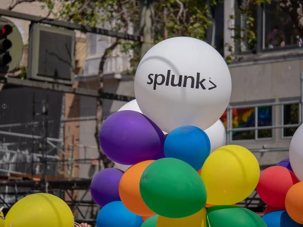 White Splunk logo on balloon in urban setting — Stock Photo, Image