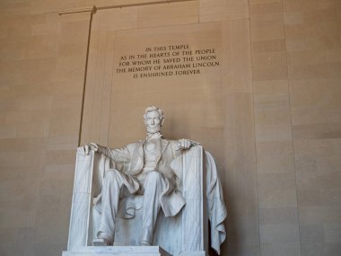 Lincoln Anıtı ve heykel açıklamasıyla birlikte