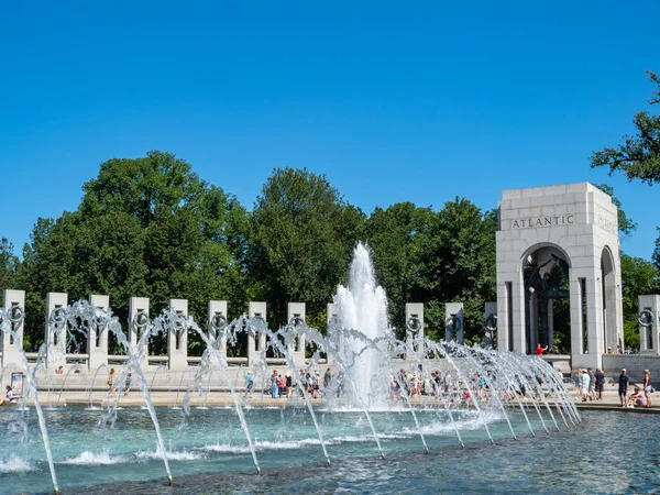 World War II Memorial Atlantic side with various territories with fountain and tourists — Stock Photo, Image