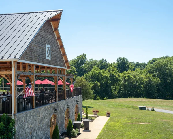 Amerika Birleşik Devletleri'nde dayalı barn house bir şaraphane açık veranda