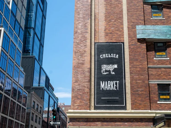 Chelsea Market logo giriş yakınındaki  