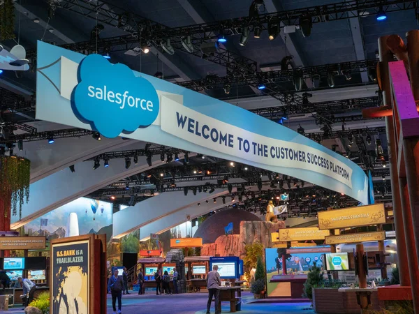 Müşteri başarı Platform afiş Dreamforce Konferansı'nda Salesforce hoşgeldiniz