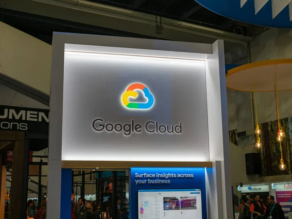 Google Cloud enciende el cartel en la conferencia de Salesforce Dreamforce — Foto de Stock