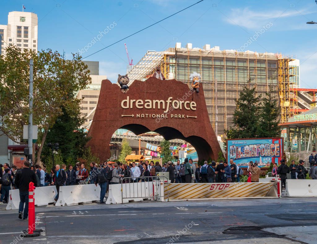 SAN FRANCISCO, CA September 26, 2018: Dreamforce National Park entrance at Salesforce conference