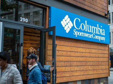 Columbia Sportsware şirket işareti dış stok girişi