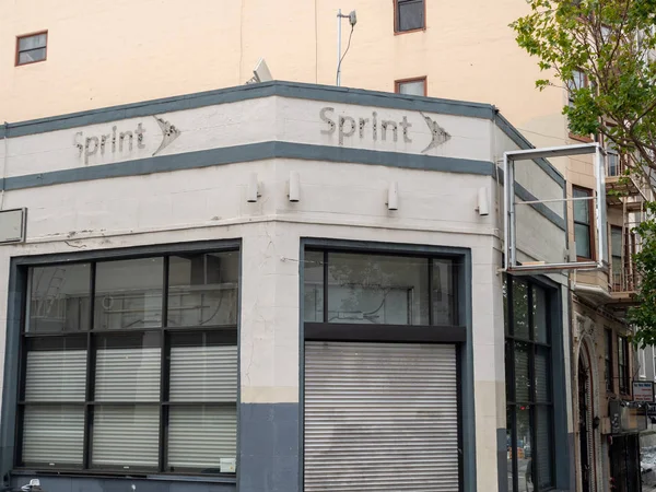 Entrada abandonada y cerrada de la tienda Sprint Wireless — Foto de Stock