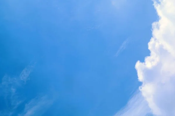 Schöner Blauer Himmel Mit Wolken Hintergrund Und Helle Beleuchtung Klar — Stockfoto