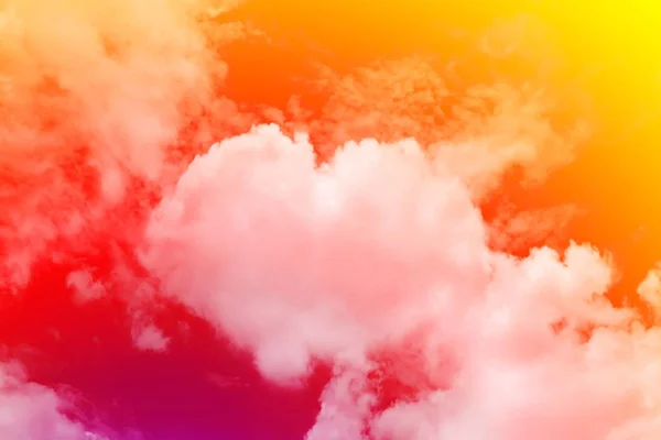 Hjärtformade Moln Himlen Valentine Bakgrund Orange Solen Röd Färgteman Formade — Stockfoto