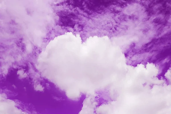 Herzförmige Wolken Himmel Valentine Hintergrund Lila Farbe Themen Süß Geformten — Stockfoto