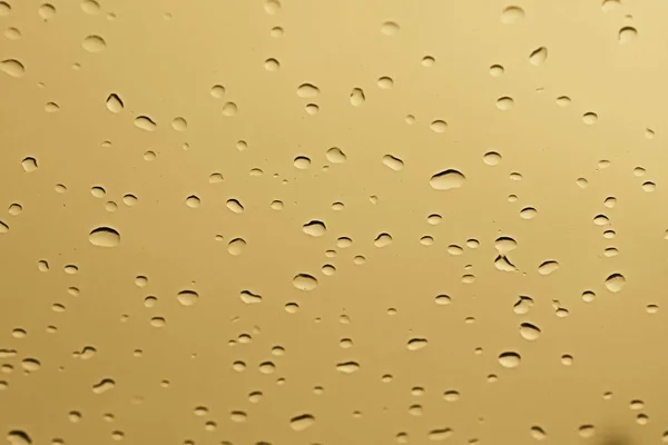 Gota Chuva Água Vidro Ouro Amarelo Para Fundo Fresco Abstrato — Fotografia de Stock