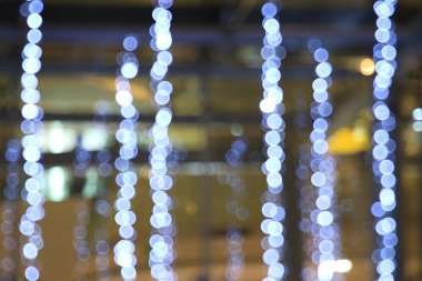 Gümüş bokeh glitter arka plan, dekorasyon mağaza mutlu Noeller ve mutlu yeni yıl Festivali, yaşam tarzı gece aydınlatma bokeh için ışık ışık çizgi bulanık