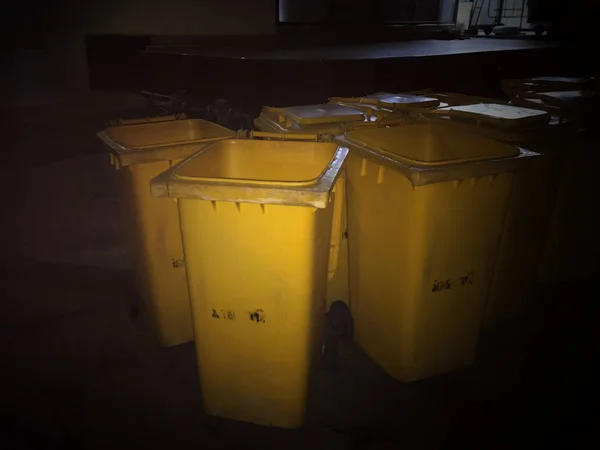 Garbage Bin Yellow Plastic Bin Trash Night Time — Stock Photo, Image