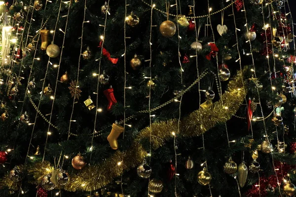 Χριστουγεννιάτικο Δέντρο Διακόσμηση Φόντο Φώτα Νύχτα Εορτασμός Διακοπών Χριστουγέννων Χριστουγεννιάτικα — Φωτογραφία Αρχείου