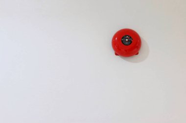 Buzzer alarm kırmızı yangın, bina hiddet yardım için içinde uyarı acil uyarı güvenlik işareti formu yangın wall beyaz, Emanet, ilk yardım Alarm zili yüzük