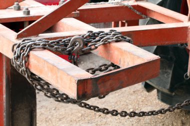 Zincir eski bir sac çerçeve, çekme için zincir çelik zincirler ile bağ demir zincirlerle bağlı bağlama bağlı