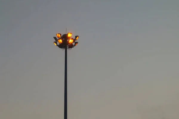 Oranžové Sloupu Veřejného Osvětlení Velké Dálnici Autostráda Osvětlení Sloupec Noci — Stock fotografie