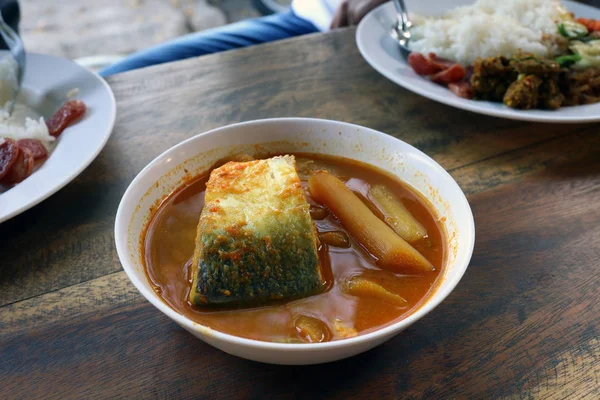Sárga Curry Hal Ivás Fehér Thai Déli Stílusban Élelmiszer Khaw — Stock Fotó