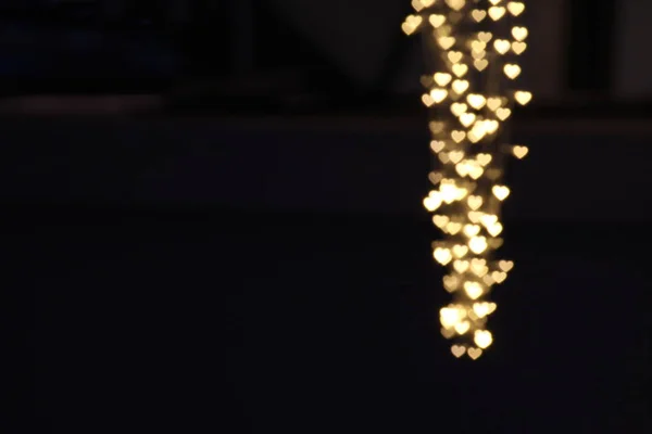 Жовтий Золотий Серцеподібний Висячий Фон Валентина Барвисте Освітлення Боке Білий — стокове фото