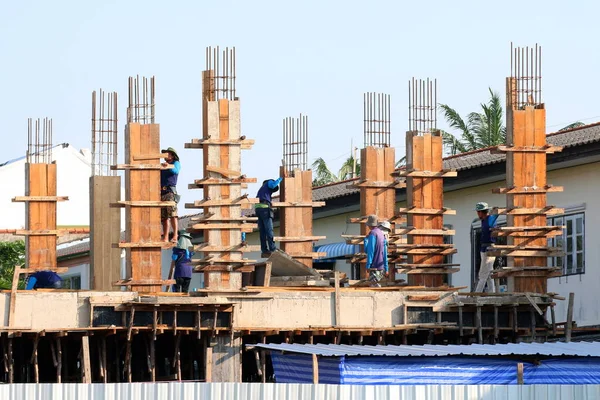 Área Construção Trabalhadores Construção Pessoas Estão Trabalhando Construção Grupo Pessoas — Fotografia de Stock