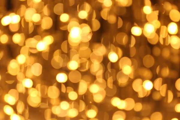 Bokeh 背景金色黄色五颜六色的圣诞快乐 新年快乐博凯照明在夜间背景闪耀 Bokeh 闪闪发光 黄金豪华背景纹理 闪闪发光的壁纸 — 图库照片