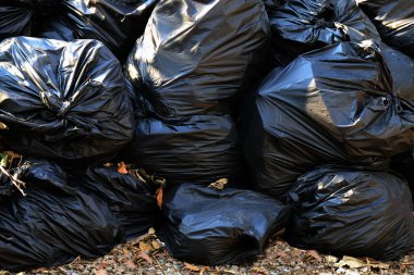 atık plastik torba birçok çöp çöp closeup arka plan, çöp plastik siyah, kirliliği çöp plastik atık ve çanta arka plan yığını için kazık