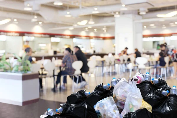 plastik çöp çanta siyah depo gözü tam çok yığın önemsiz açık kantin gıda mahkeme mall alışveriş arka plan, kirliliği çöp kutusu yığın dökümü çöp atık, atık