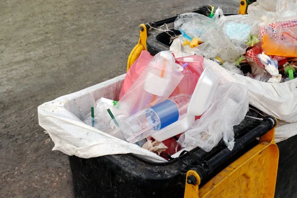 Bin Odpadów Śmieci Odpadów Plastikowych Śmieci Pojemniki Pełne Worki Odpady — Zdjęcie stockowe