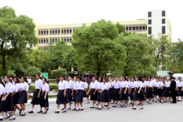 Taylandlı öğrenciler yürüyüş Tayland, arka plan için öğrencilerin lise bulanık