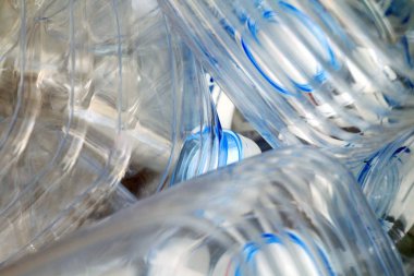 Plastik şişe açık arka plan, plastik şişe doku (seçici odak)