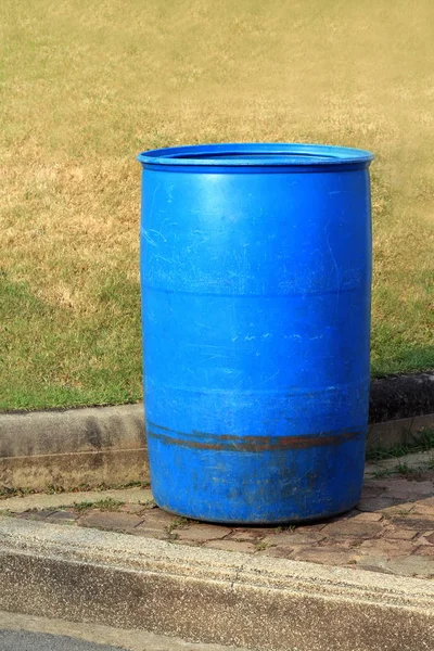 Старое Синее Пластиковое Ведро Пластиковое Ведро Воды Пластиковое Ведро Мусора — стоковое фото