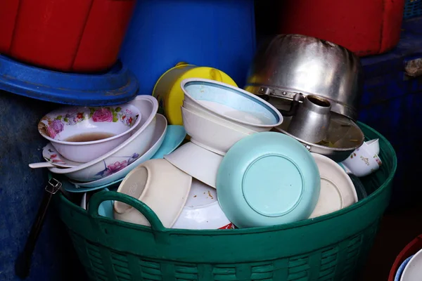 Wiele Stos Naczynia Brudne Kupie Talerz Jedzeniem Jest Odpadów Śmieci — Zdjęcie stockowe
