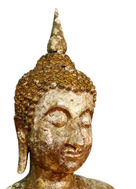 Buda heykeli, beyaz arka plan üzerinde izole altın buddha yüz heykeli yakın çekim