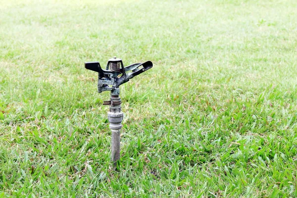 Viejo Rociador Agua Automática Jardín Para Regar Hierba —  Fotos de Stock