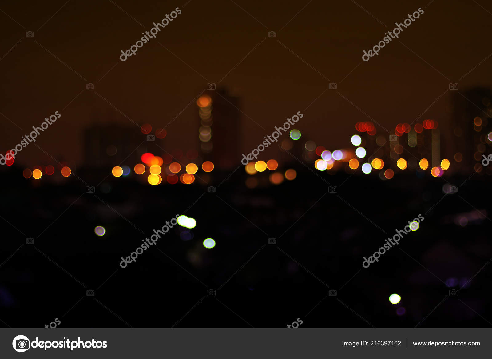 模糊五颜六色的夜景背景抽象夜模糊城市与散景五颜六色的光背景模糊的散焦发光的颜色背景 图库照片 C Cgdeaw