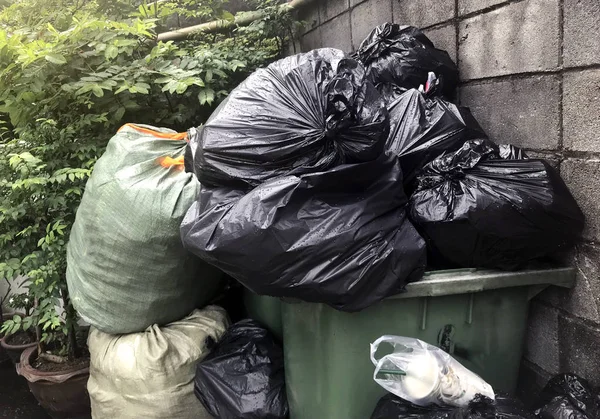 çöp yığını çok döküm, pek çok plastik torba siyah geçit topluluk Köyü, çöp plastik atık çöp kirliliği, çanta bin plastik atık, atık, yığın çöp atık, çok önemsiz çöplüğü olduğunu