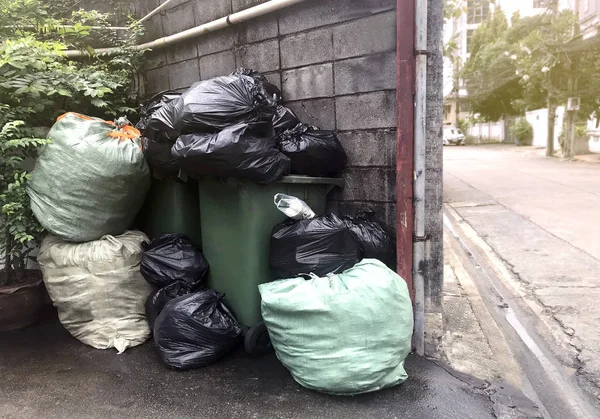 Basura Montón Basura Volcado Muchas Bolsas Plástico Basura Residuos Negros — Foto de Stock