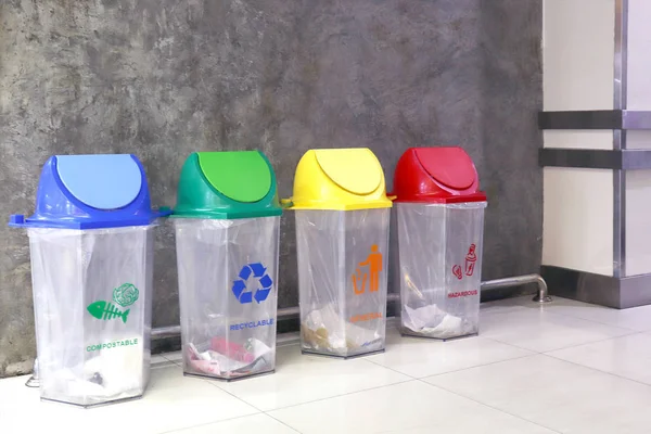 çöp atık, Plastik depo, alışveriş merkezi içinde çöp geri dönüşüm çöp çöp atık ayrılması için bin